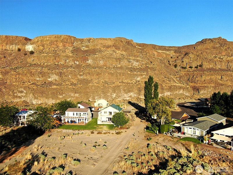 5th image of 312 SW River Drive