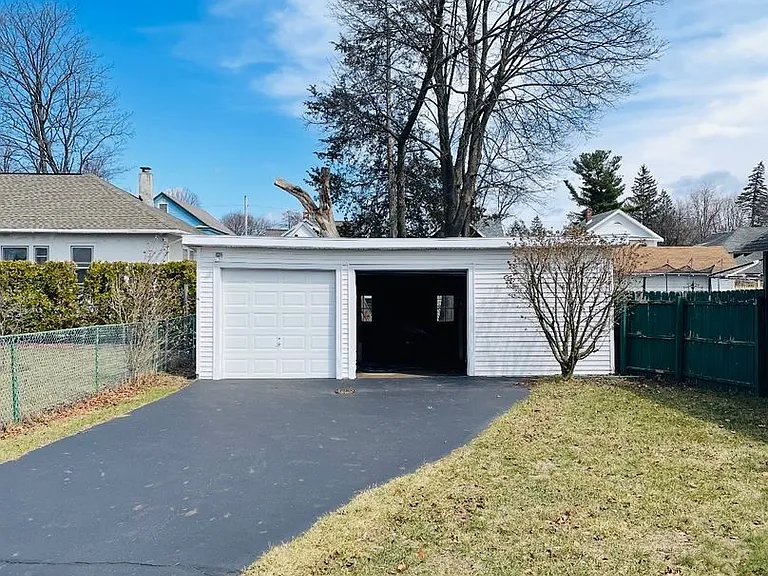 909 Vischer Ave — Photo 20
