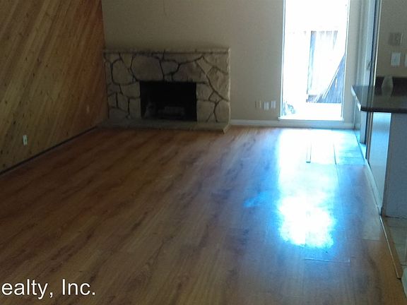 3rd image of 1950 Pebblewood Dr