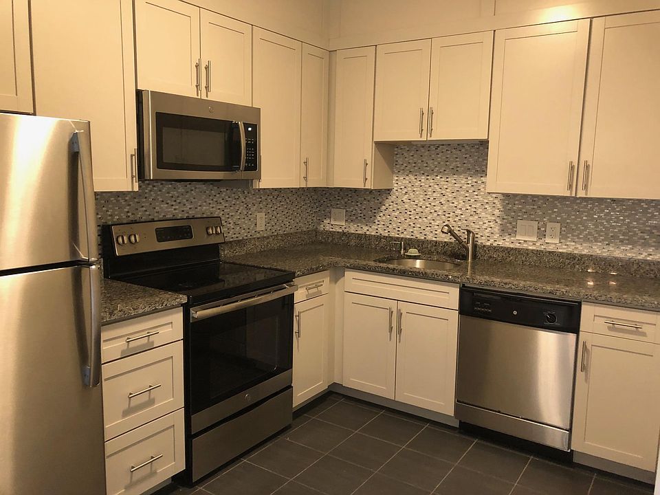 1st image of 751 Highland Ave #202
