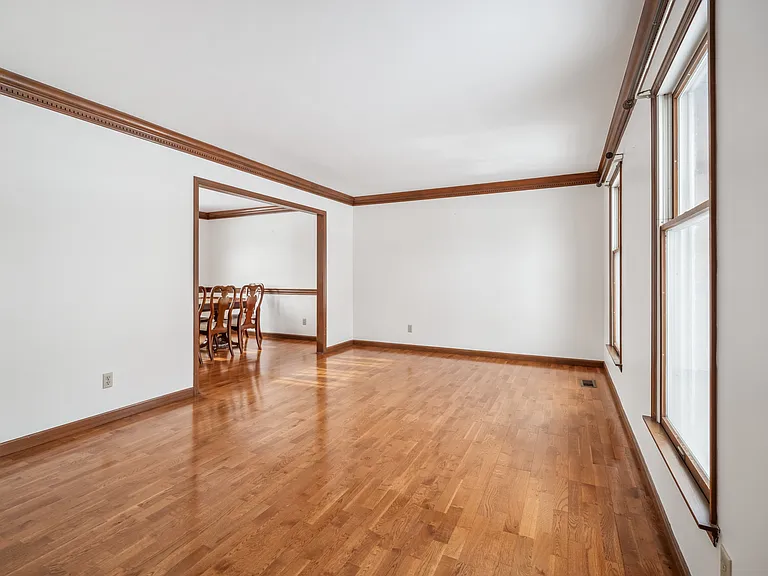 7489 Fitzroy Ct — Photo 5