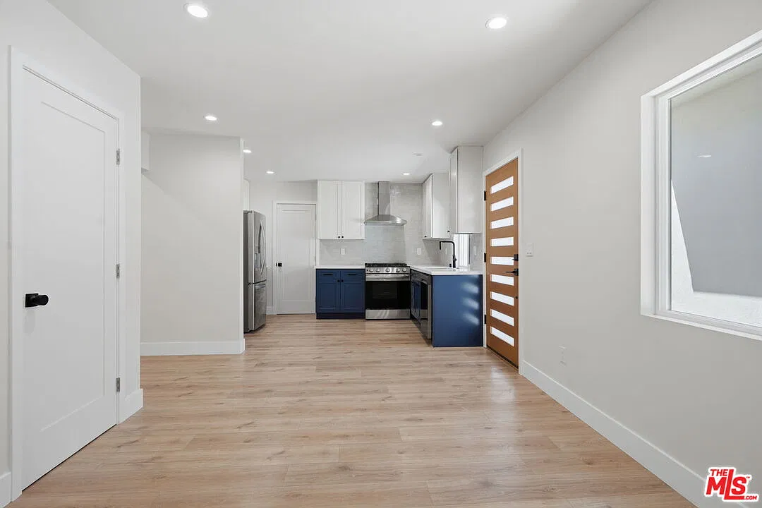 2 bed, 1.0 bath, 718 sqft, $3,000 — Photo 4