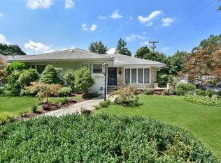 7304 196th St, Fresh Meadows, NY 11366
