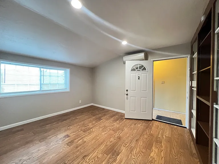 225 N Cloverdale Blvd #2 — Photo 5