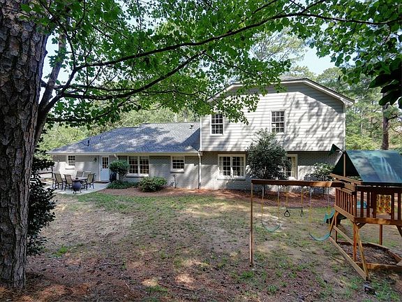 3rd image of 313 Lakeshore Dr NE