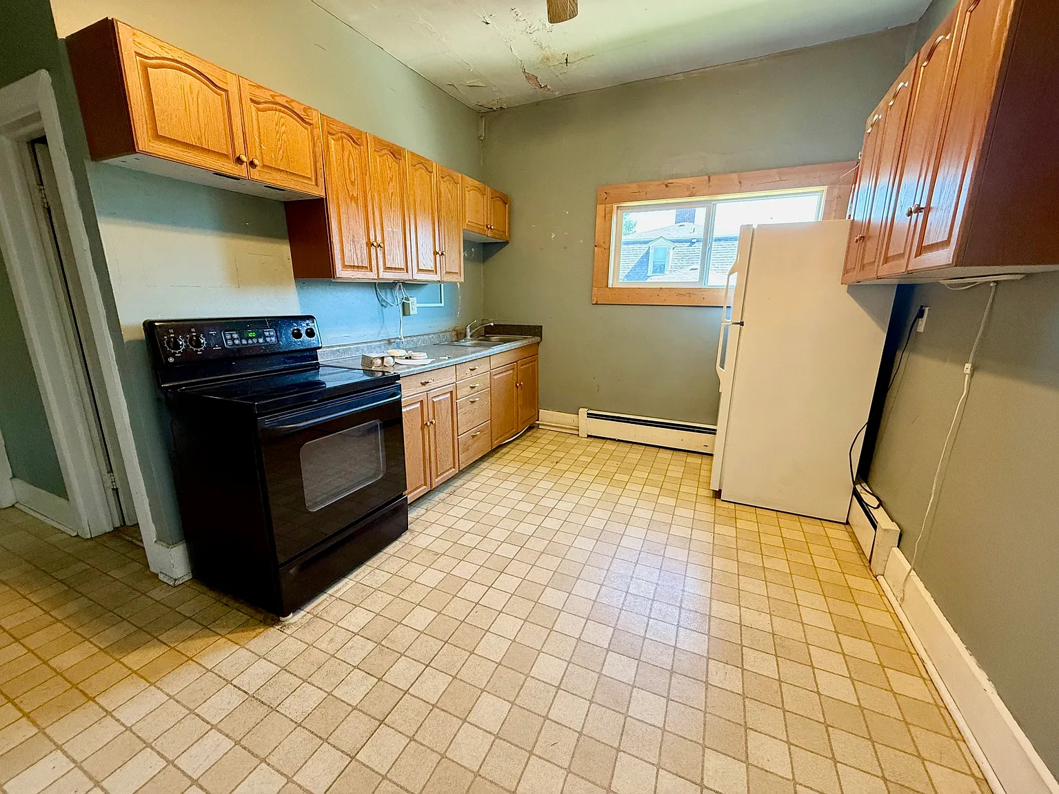 3 bed, 700 sqft, $700 — Photo 2
