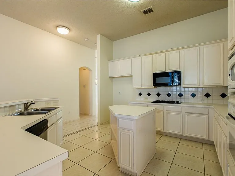 8216 Spring Valley Ln — Photo 6