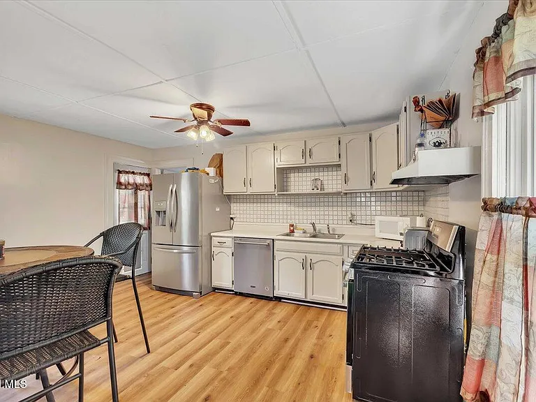68 Marvin St — Photo 13