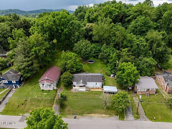 4th image of 406 Hill Dr