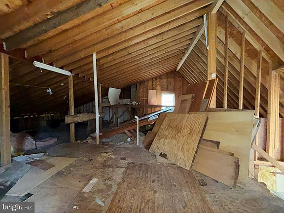 32nd image of 1709 Emerson Ave