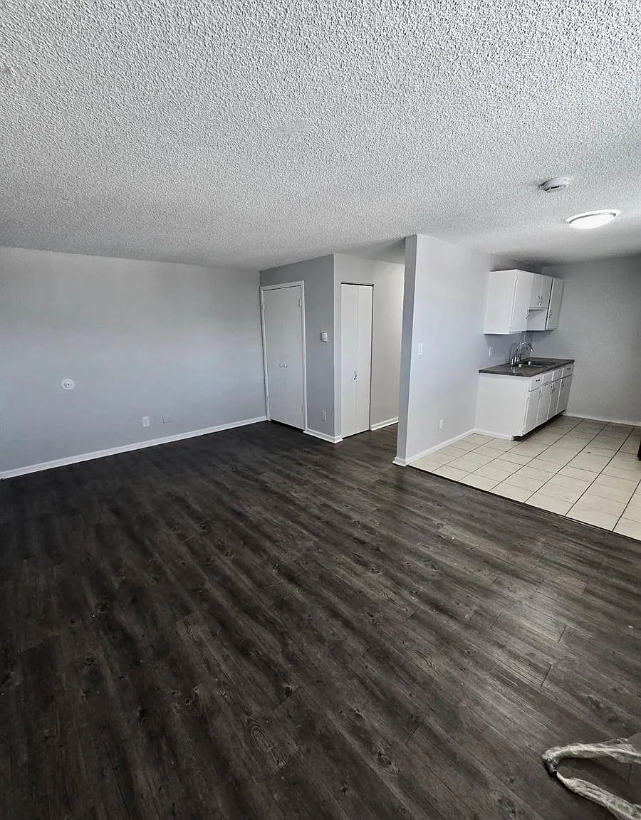 1 bed, 1.0 bath, 675 sqft, $945 — Photo 2