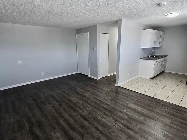 1437 Moline St — Photo 2