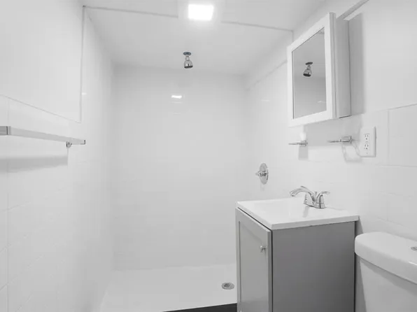 2448 Webb Avenue image 19 of 27