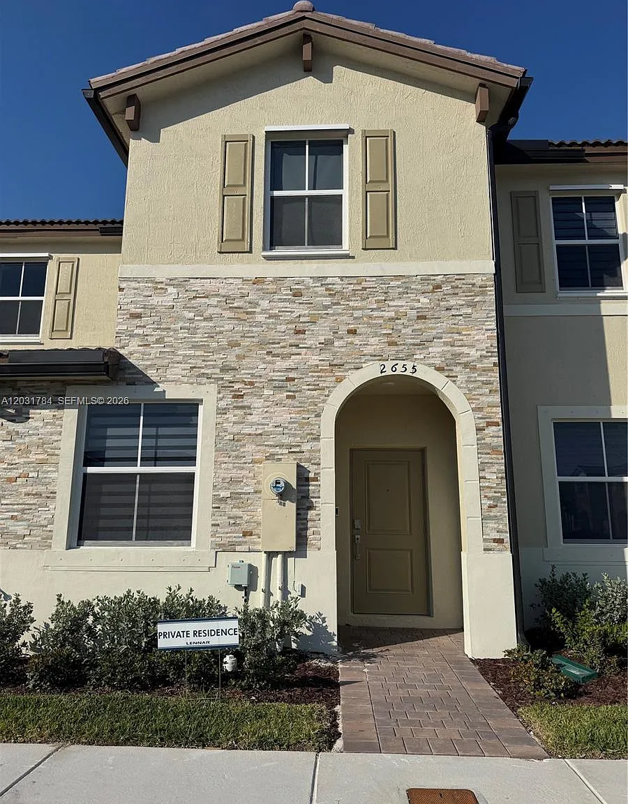 3 bed, 2.5 bath, 1545 sqft, $2,400 — Photo 1