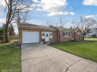 204 N Benjamin St, Fowlerville, MI 48836