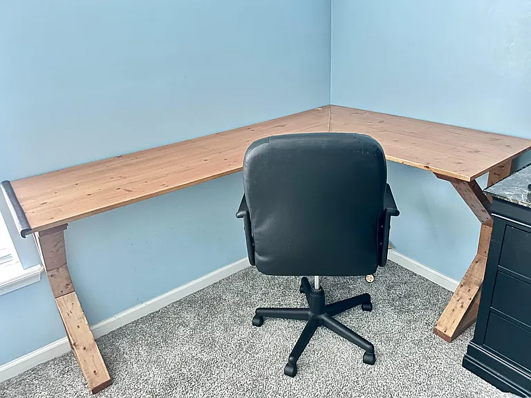 Dedicated work nook with an L-shaped desk ideal for studying or remote work.