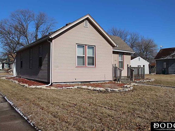3rd image of 1106 E 1st St