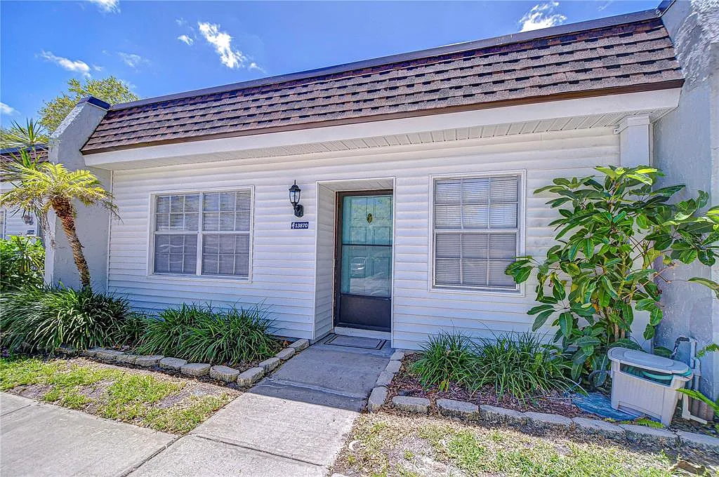 2 bed, 2.0 bath, 865 sqft, $2,800 — Photo 3