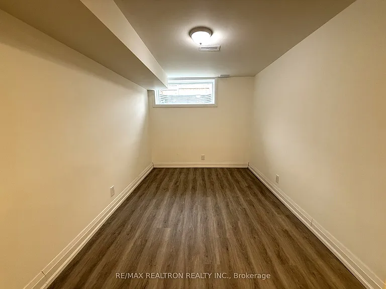54 Chelliah Ct #LOWER — Photo 17