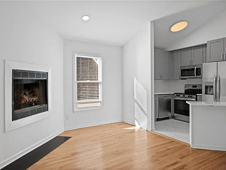 567 Winton Ter NE #E — Photo 5