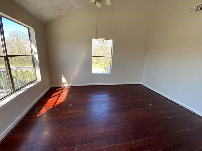 236 Adelaide Dr — Photo 11