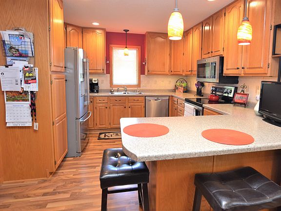 3rd image of 607 W Welco Dr