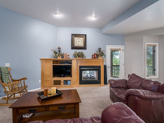 4th image of 11 Whispering Springs Ct