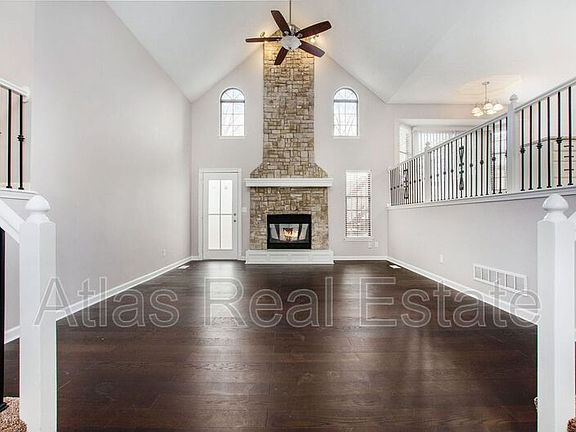 2nd image of 301 SE Onyx Dr