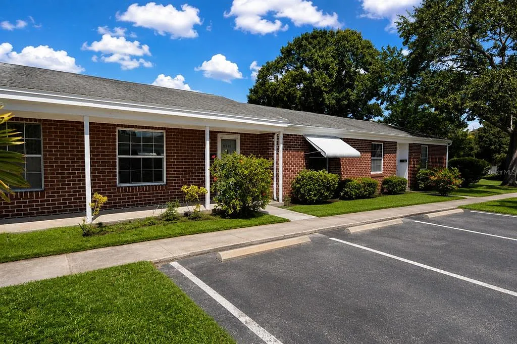 3 bed, 1.0 bath, 840 sqft, $1,650 — Photo 2