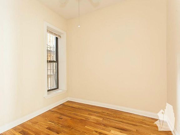 4th image of 639 W Oakdale Ave APT Gdn
