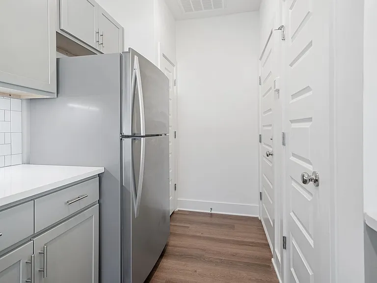 4134 Prentice St — Photo 9