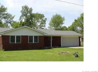 32 Suburban Ln, Inola, OK 74036
