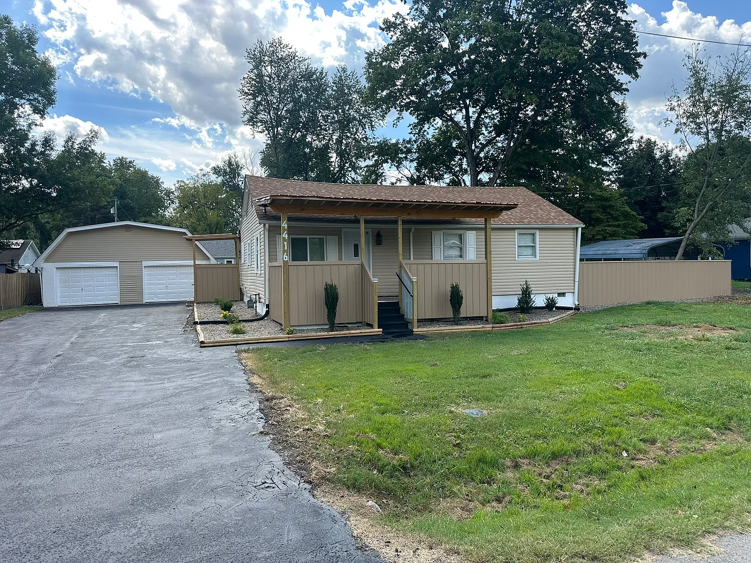 4 bed, 1150 sqft, $2,100 — Photo 2