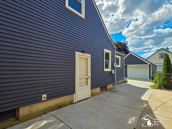 3rd image of 2910 Bailey Ave