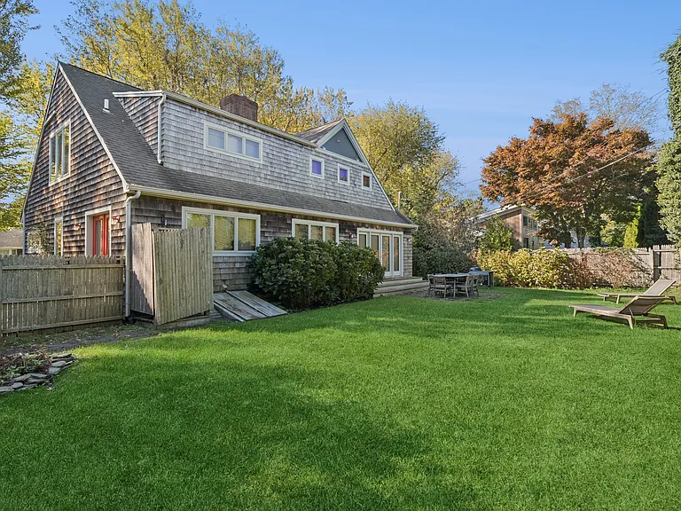 70 Dayton Ln — Photo 2