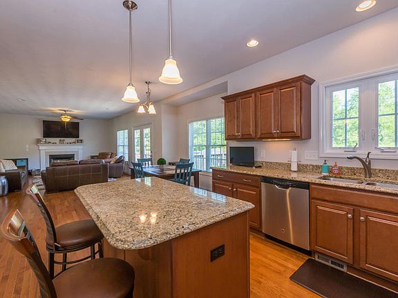 3rd image of 2551 Russlen Dr
