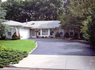 22 Faculty Ln, Farmingville, NY 11738