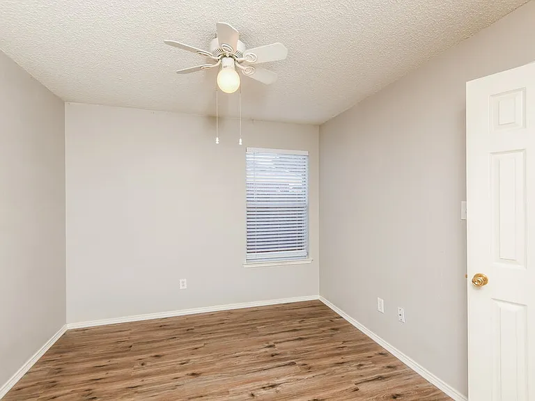 1844 Overland St — Photo 13