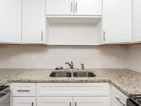 4th image of 100 Terrace Dr NE APT 8