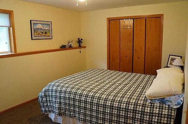 2nd LL bedroom