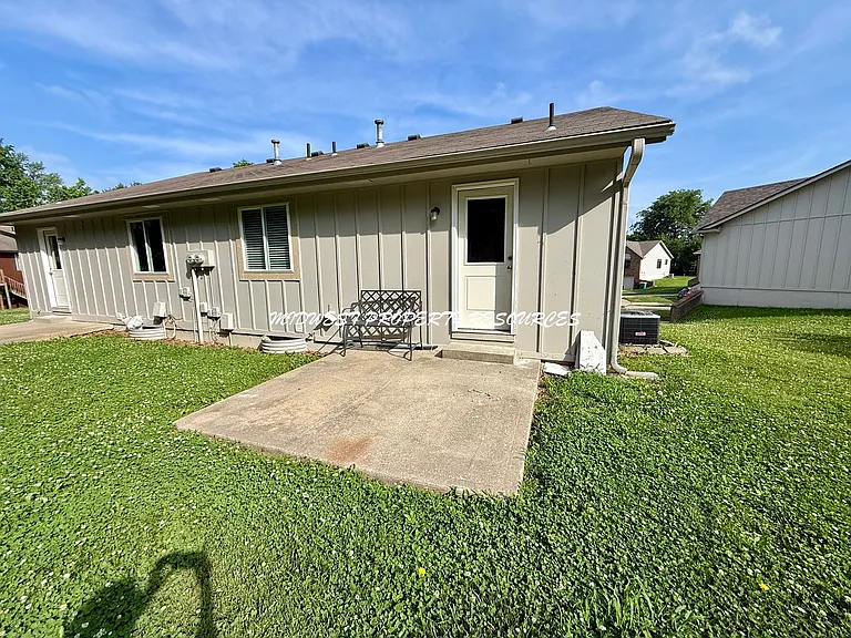 203 NW Market Pl #B — Photo 18