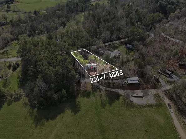18 Whitetail Cove Dr, Franklin, NC 28734
