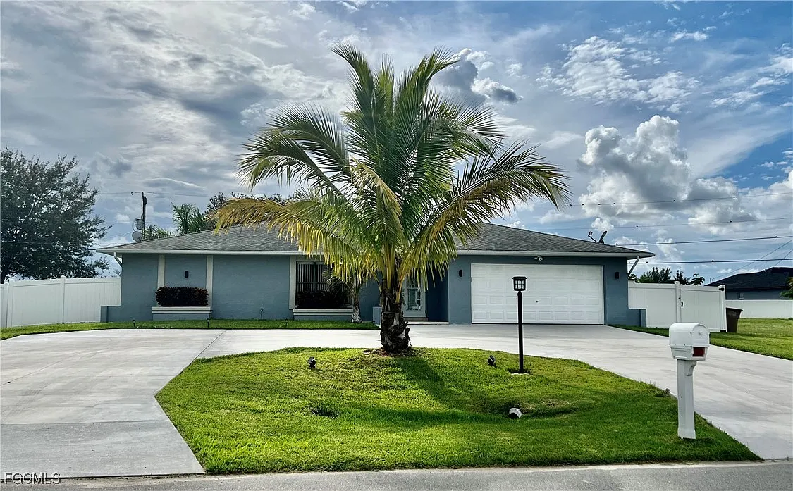 3 bed, 2.0 bath, 1610 sqft, $3,250 — Photo 2