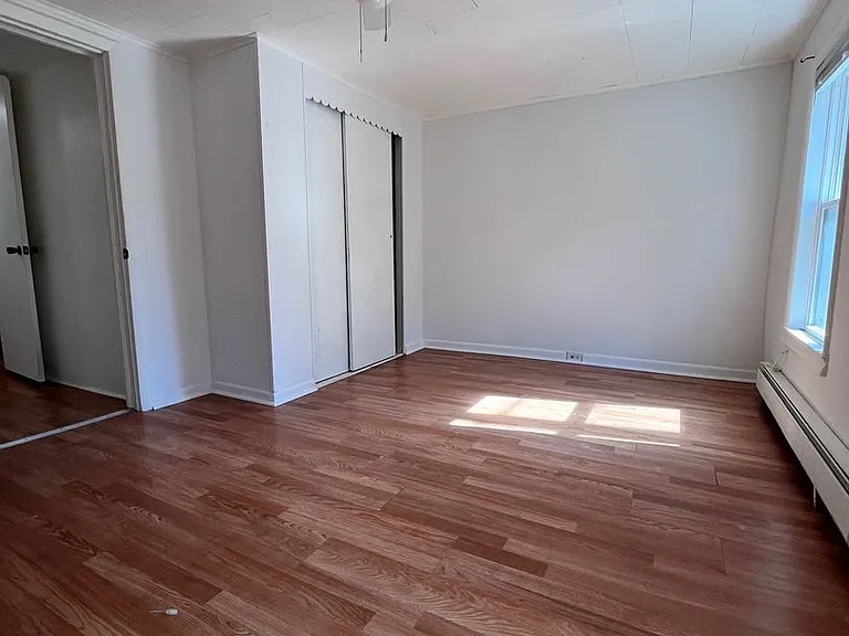504 Laurel St — Photo 8