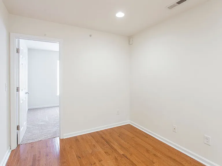 1712 Monument St #A — Photo 17