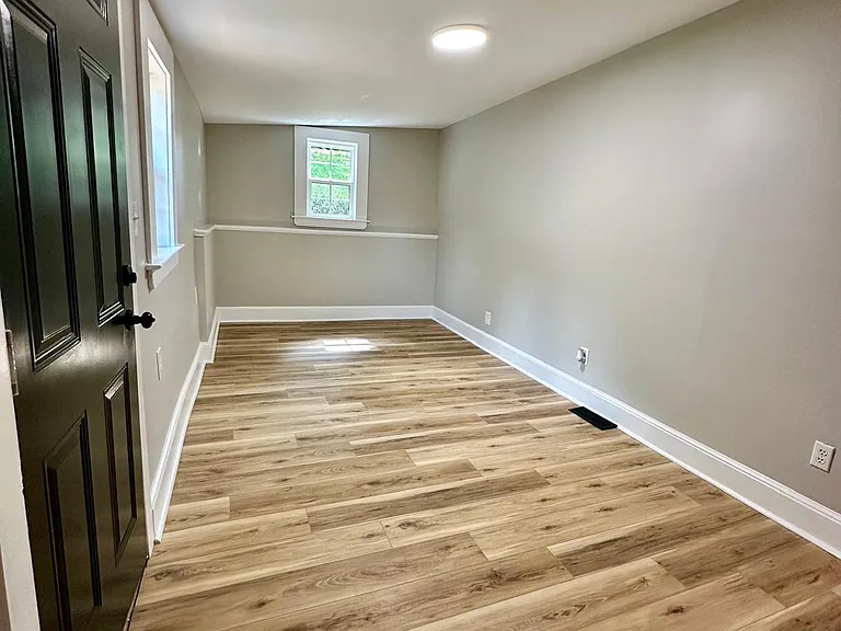 1368 Buena Vista Blvd SE #B — Photo 4