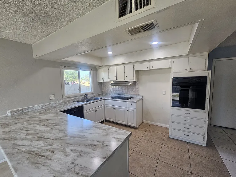 7928 W Earll Dr — Photo 12