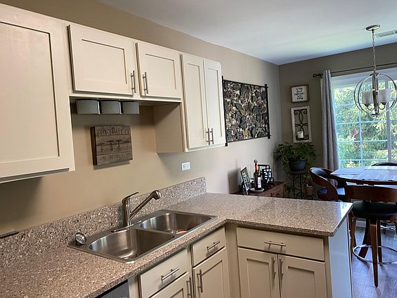 5th image of 326 Ashbury Ct APT 6