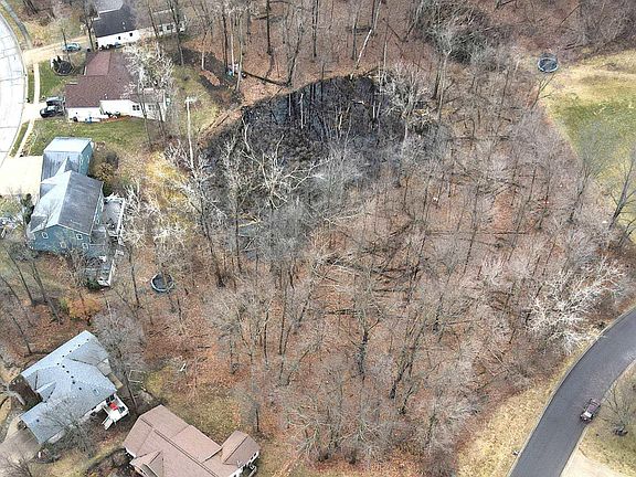 2nd image of 1692 E Ravenwood Ln