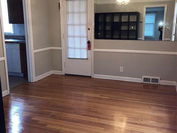 4th image of 20227 Stratford St